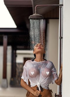 Alisa - puta in Phuket Photo 2 of 6