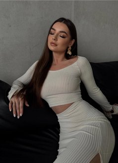 Alisa - escort in Singapore Photo 1 of 9