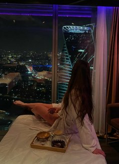 Alisa - escort in Singapore Photo 4 of 9