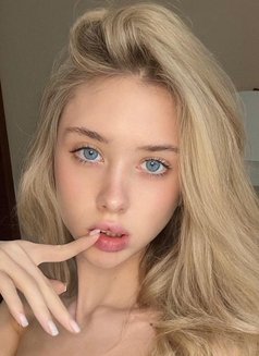 ALISA - escort in Singapore Photo 2 of 6