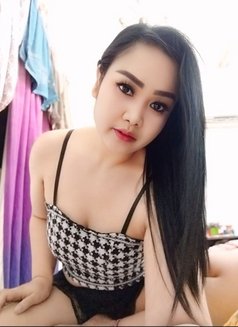 Alisa - puta in Muscat Photo 3 of 5