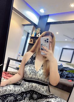 Alisa13 - masseuse in Muscat Photo 3 of 7