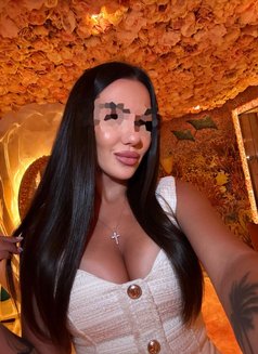 Alise - escort in Abu Dhabi Photo 6 of 10