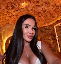 Alise - puta in Abu Dhabi Photo 6 of 10