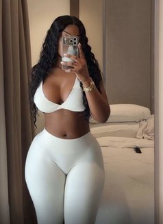 Alisha - escort in Dubai Photo 3 of 5