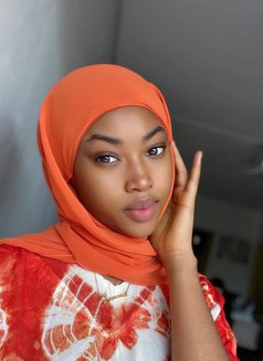 Alisha - puta in Muscat Photo 2 of 3