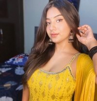 Alisha Independent Call Girls 24x7 - puta in Noida