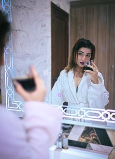 Alisha - escort in Dubai Photo 2 of 5
