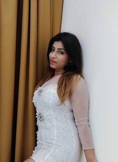 Alisha Indian Milf - puta in Dubai Photo 2 of 4