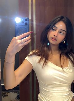 Alisha - escort in Muscat Photo 2 of 4