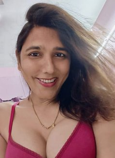 Alisha2025 - Acompañantes transexual in Surat Photo 5 of 6