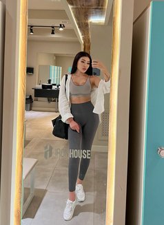 Alisia - escort in Singapore Photo 9 of 12