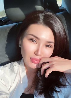 Alisia - escort in Singapore Photo 10 of 12