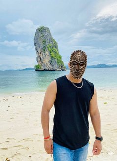 Alister - Male escort in Mumbai Photo 1 of 4
