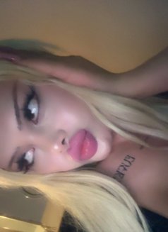 Alisya - Transsexual escort in İstanbul Photo 3 of 9
