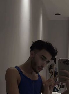 Alix - masseur in Abu Dhabi Photo 2 of 2