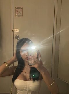 AlixiaFoxCumAlot - Acompañantes transexual in Manila Photo 4 of 7