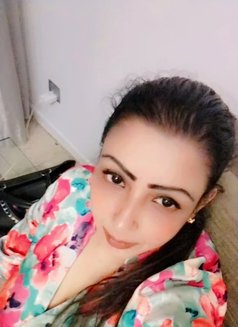 Aliya - escort in Muscat Photo 1 of 2