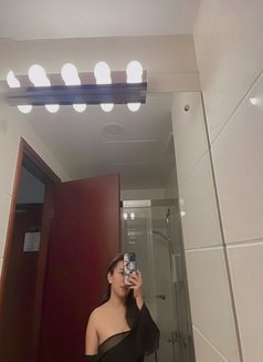 Aliyah Catherine - puta in Macao Photo 9 of 14