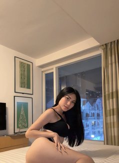 Aliyah - Transsexual escort in Bangkok Photo 2 of 5