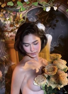 Aliyah - Transsexual escort in Bangkok Photo 1 of 9