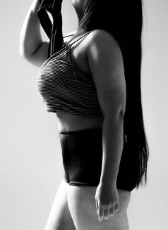 Aliza Shah - puta in Karāchi Photo 2 of 3