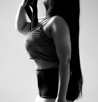 Aliza Shah - puta in Karāchi