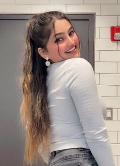 Alize - puta in New Delhi Photo 3 of 3