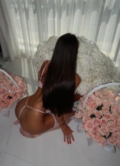 Alla - escort in Dubai Photo 2 of 10