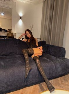 Alla - escort in Dubai Photo 3 of 10