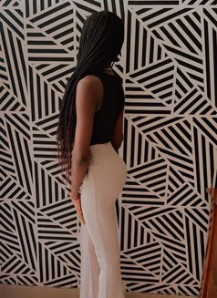 Allena Sexy Girl - puta in Noida Photo 1 of 5