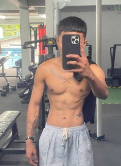 Allesandro - Acompañantes masculino in Manila Photo 1 of 3