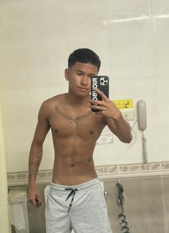 Allesandro - Male escort in Manila Photo 4 of 6