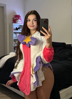 Allison - escort in Tokyo Photo 1 of 3