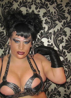 Allissa - Transsexual escort in London Photo 8 of 15