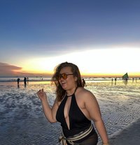 Alluring Nicole - puta in Makati City