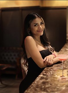 Ally - escort in Osaka Photo 8 of 9