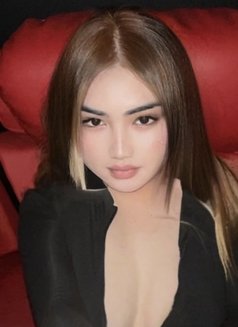 Almira fully functional big dick - Acompañantes transexual in Singapore Photo 11 of 15