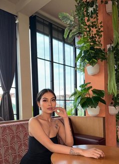 ALOURA SEDUCTIVE GIRL - escort in Bali Photo 3 of 5