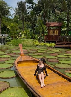 Alsu - puta in Hong Kong Photo 2 of 11