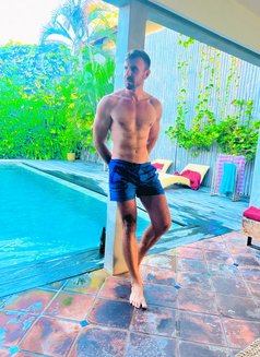 Altair Lux - Acompañantes masculino in Singapore Photo 3 of 10