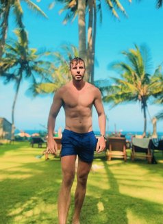 Altair Lux - Acompañantes masculino in Singapore Photo 9 of 10