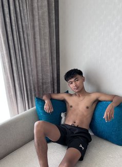 Alunk2mahf - Male escort in Bali Photo 3 of 4