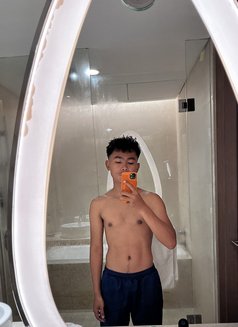 Alunk2mahf - Male escort in Bali Photo 4 of 4