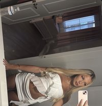 Alura - escort in Berlin