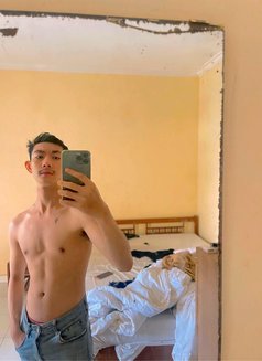 Alvin - Male escort in Bali Photo 1 of 5