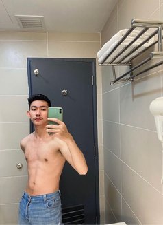 Alvin - Male escort in Bali Photo 2 of 5