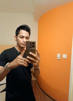 Alvin - Male escort in Jakarta Photo 4 of 6