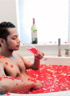 Alvin - Male escort in Jakarta Photo 5 of 6