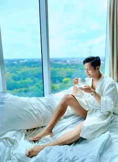 Alvin - Male escort in Jakarta Photo 1 of 8